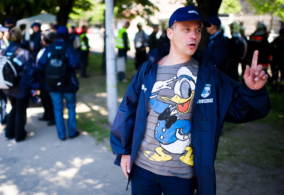 Rendvédelmi szakszervezetek demonstrációja a parlamentnél