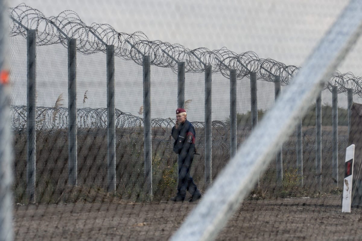 Saját magát lőheti lábon a kormány a menekültek elzárásával