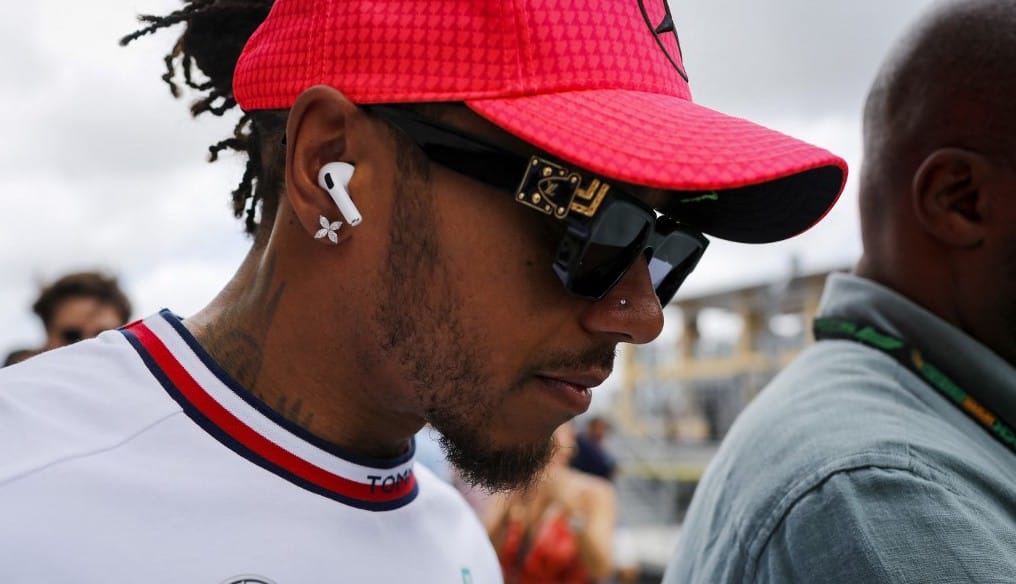 Shakira most Lewis Hamilton oldalán tűnt fel egy hajón