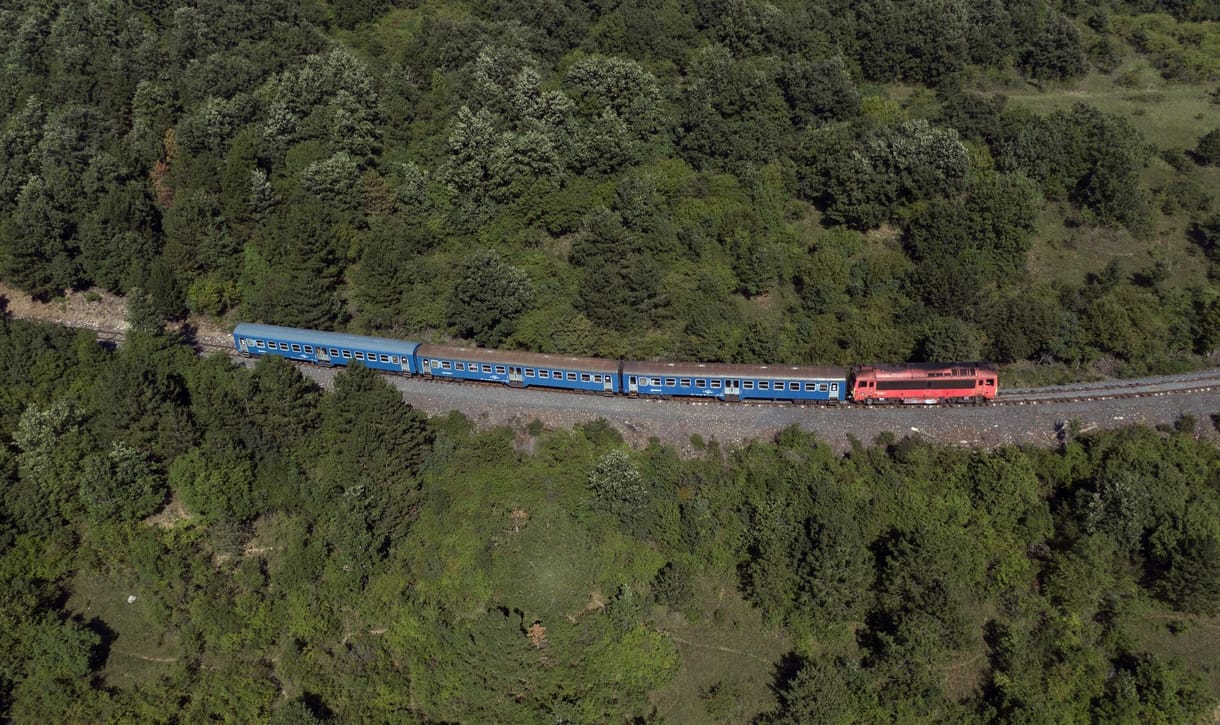 Révfülöp és Badacsonytomaj között nem jár a vonat, autónak ütközött a Kék Hullám InterCity