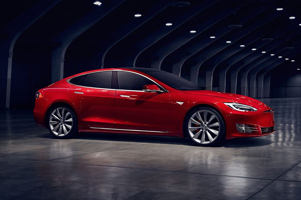 Két olcsóbb prémiumautót mutatott be a Tesla