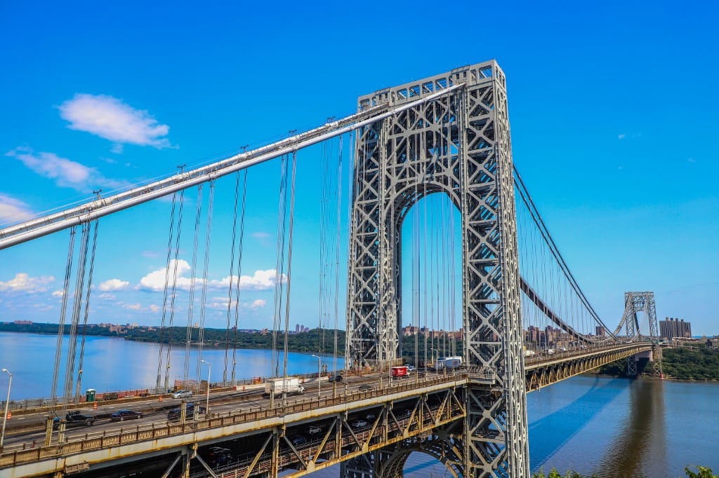 Bombariadó miatt lezárták New York egyik hídját