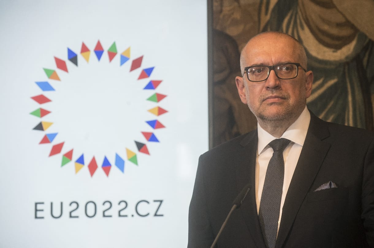 Cseh EU-miniszter: Magyarország a szakadék szélén táncol, most kell döntenie, ugrik-e