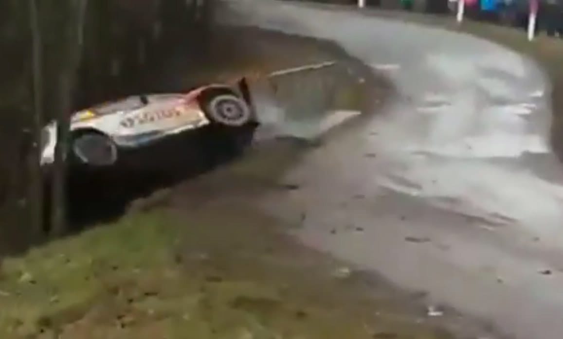Kubica szárnyalt, majd az árokban kötött ki - videó
