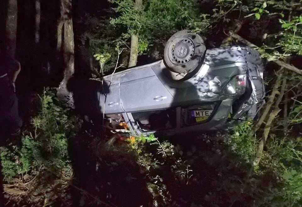 Egy fa tartotta meg a szakadékba zuhant autót a Mecsekben