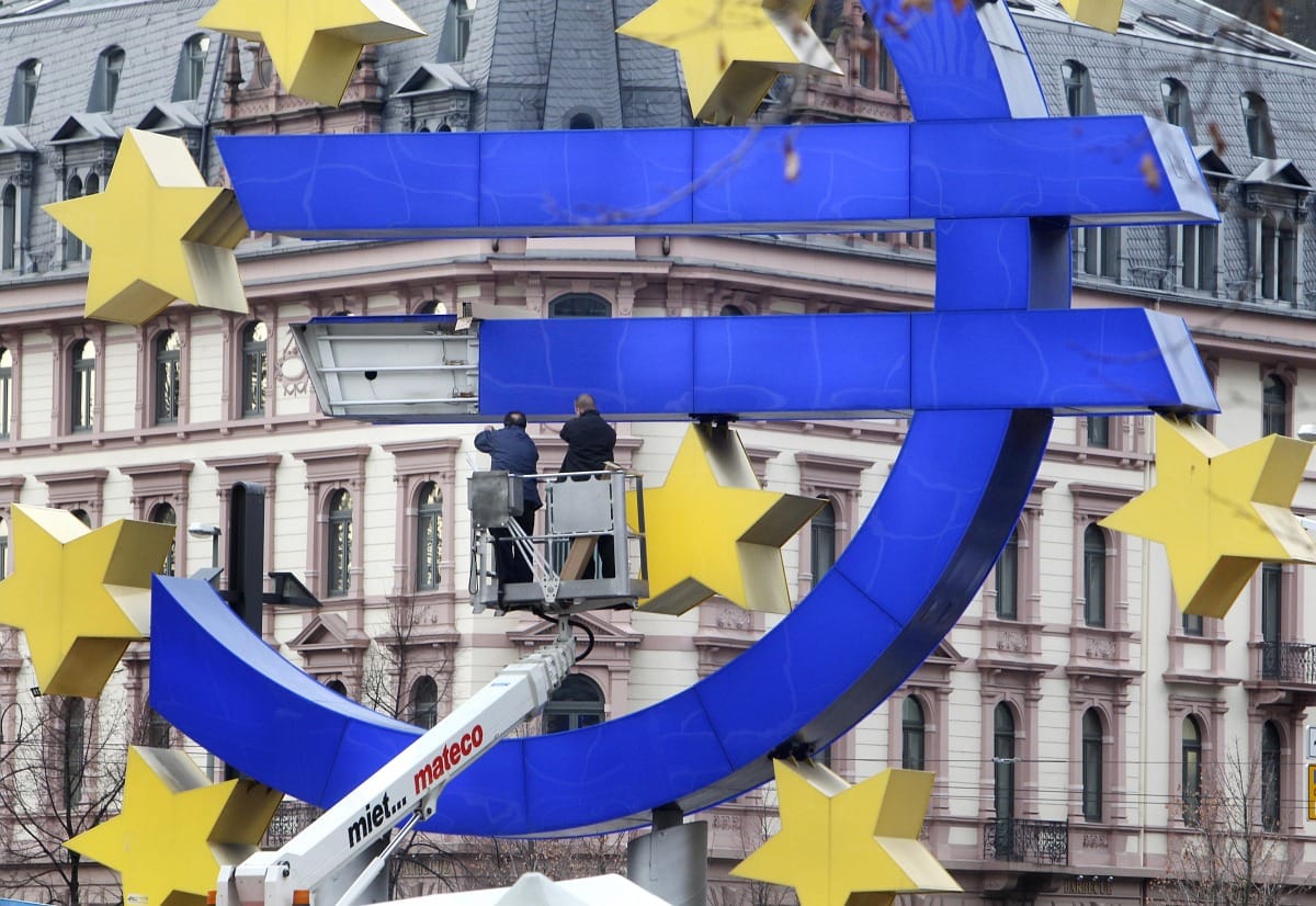 Elemzők: mindenképpen jön az euróövezeti recesszió