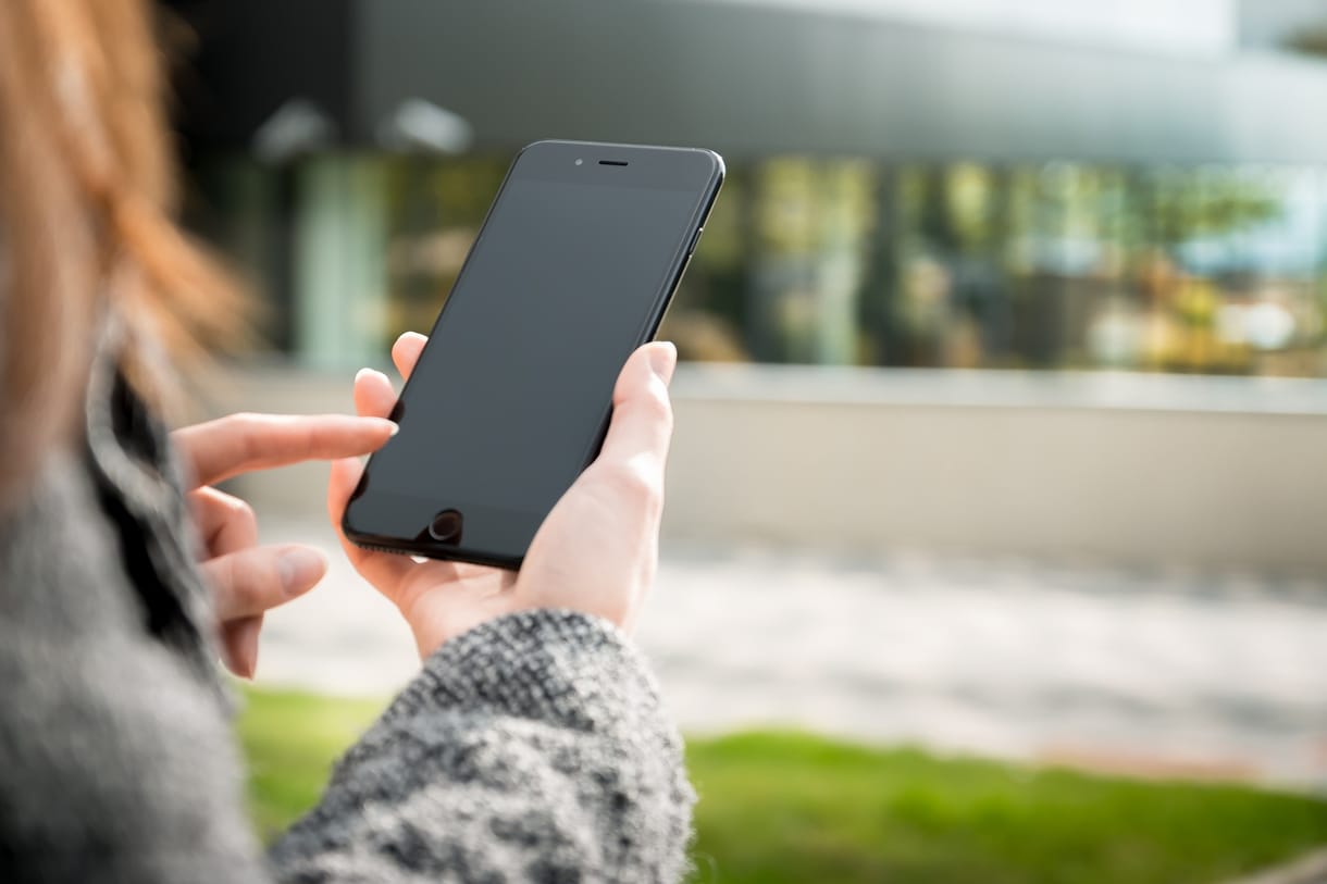 Így tisztítsa egyszerűen a mobiltelefonját