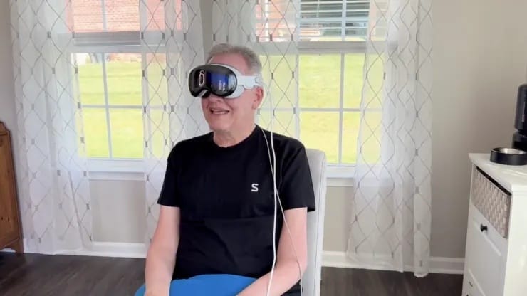 Beültették az agyába a chipet, a gondolataival vezérli az Apple Vision Prót a 64 éves beteg férfi