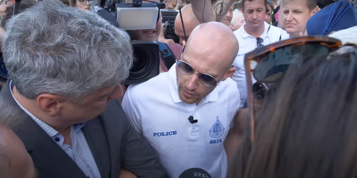 Először feszült egymásnak a Tisza Párt és a DK tábora, Magyar Péter rendőrségi intézkedést kért Dobrevék tábora ellen - videó