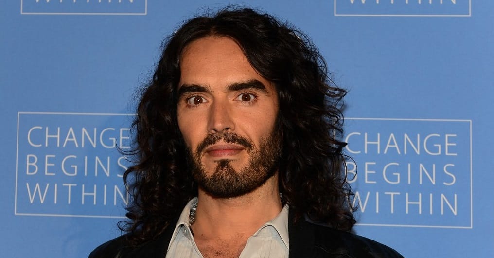 Buddhista volt, most keresztény lett a nemi erőszakkal vádolt Russell Brand