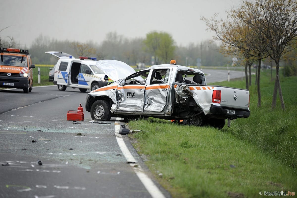 Ittas sofőr okozta a hat sérültes karambolt a 85-ösön – fotók