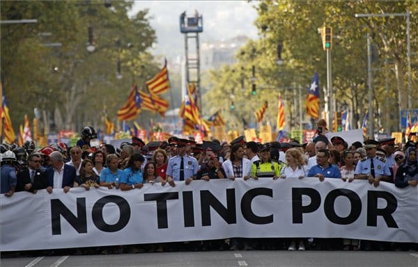 Tízezrek vonultak Barcelonában a terrorizmus ellen