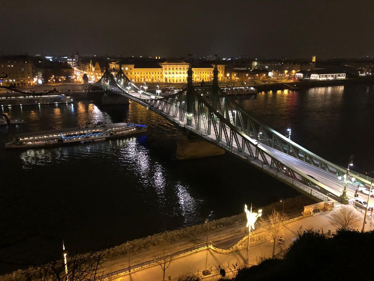 Így sötétült el a világ Ukrajnáért az év leghosszabb éjszakáján – videó
