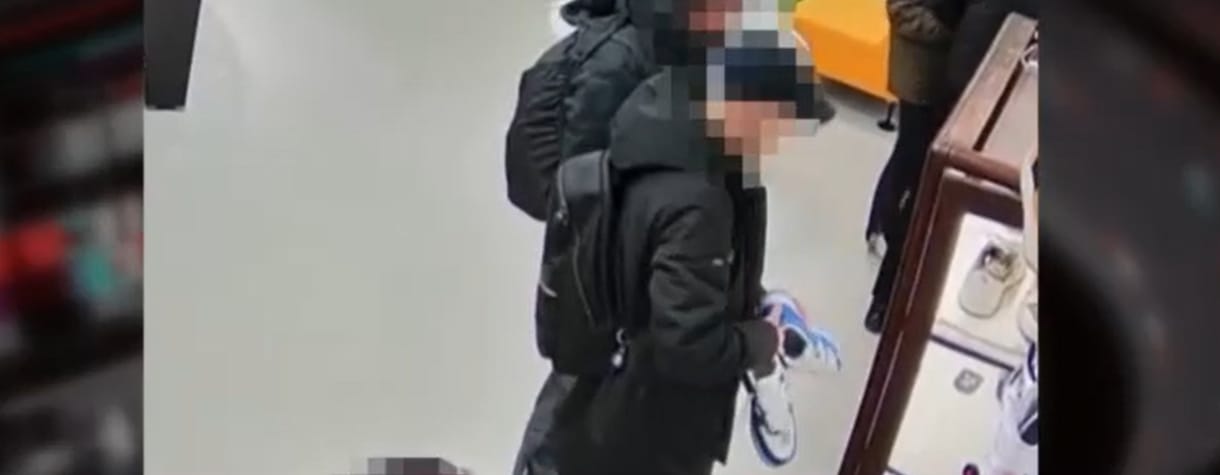 „Megkérdezhetem a tanút, hogy mi kerül több millió forintba egy cipőn?