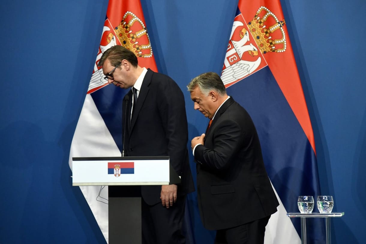 Orbán Viktor Szerbiában béketárgyal