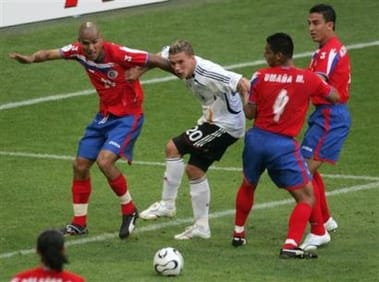 Podolski már az Arsenal felől érdeklődik