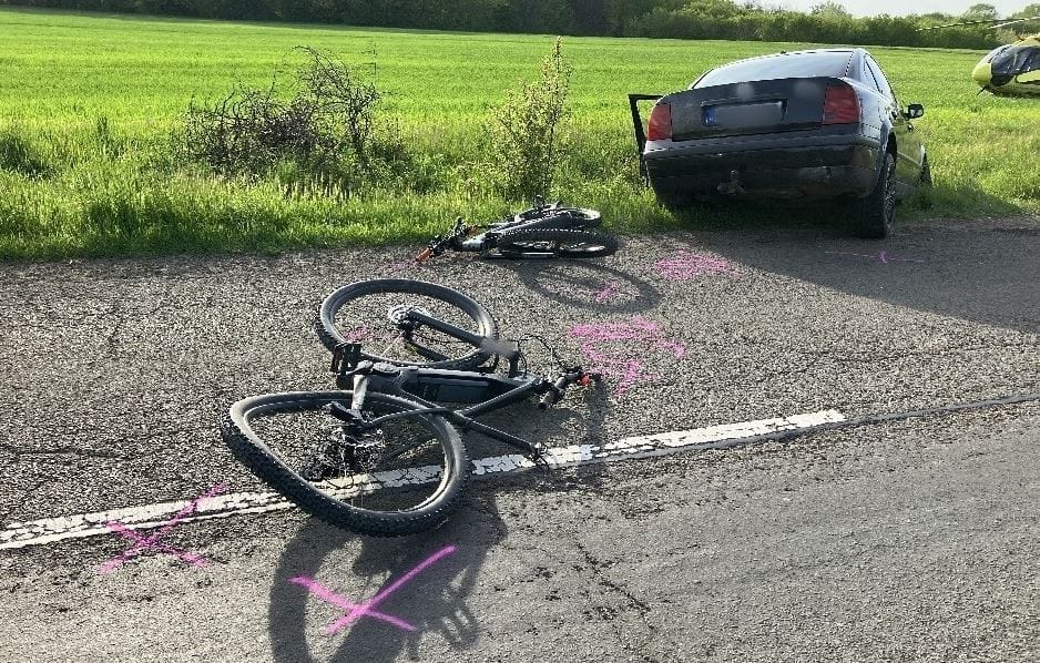 Nyolcvannal csapódott két kerékpáros közé egy autós – vádat emeltek a sofőr ellen