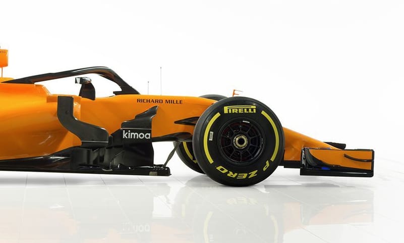 Retinaszaggató narancs-kék lett a Honda-mentesített új McLaren F1-autó