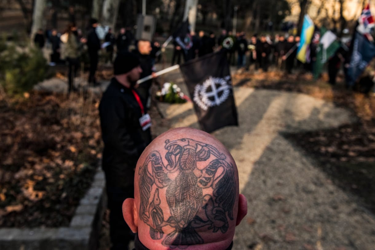 Antifasisztákra támadtak kopaszok a becsület napján, az ügyészség vádat sem akart emelni ellenük