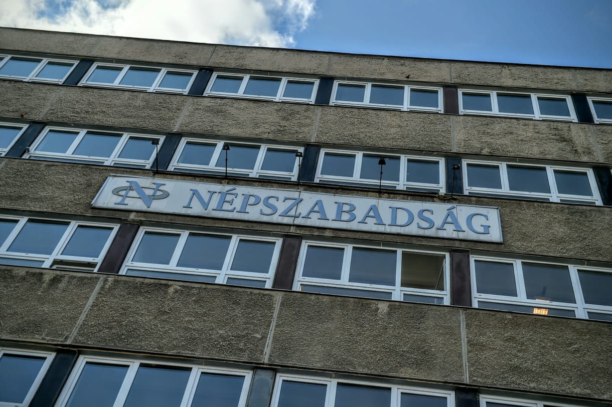 A Terror Házába viszik a Népszabadság-székházról leszerelt feliratot