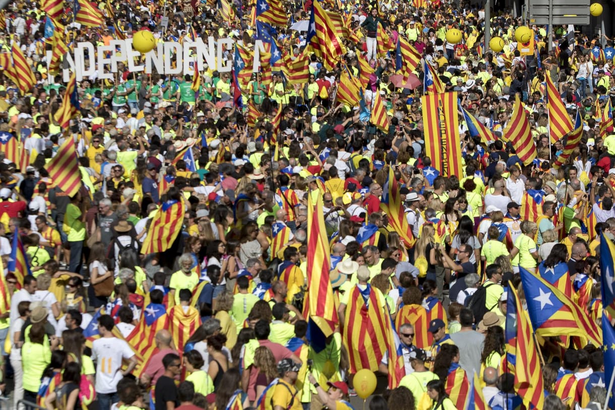 Függetlenedni vágyók százezrei hömpölyögtek Barcelona utcáin - videók