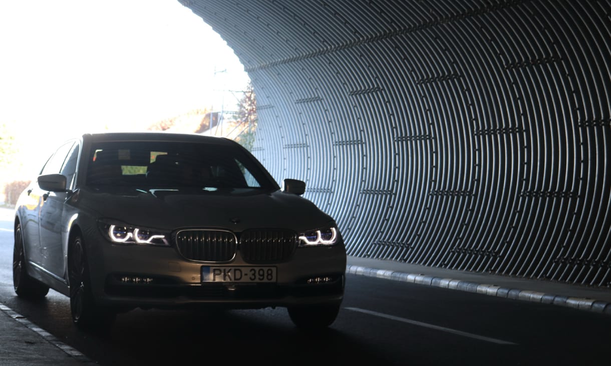 Kémfotókon az új 7-es BMW, ami az X7-éhez hasonló vonásokat kap