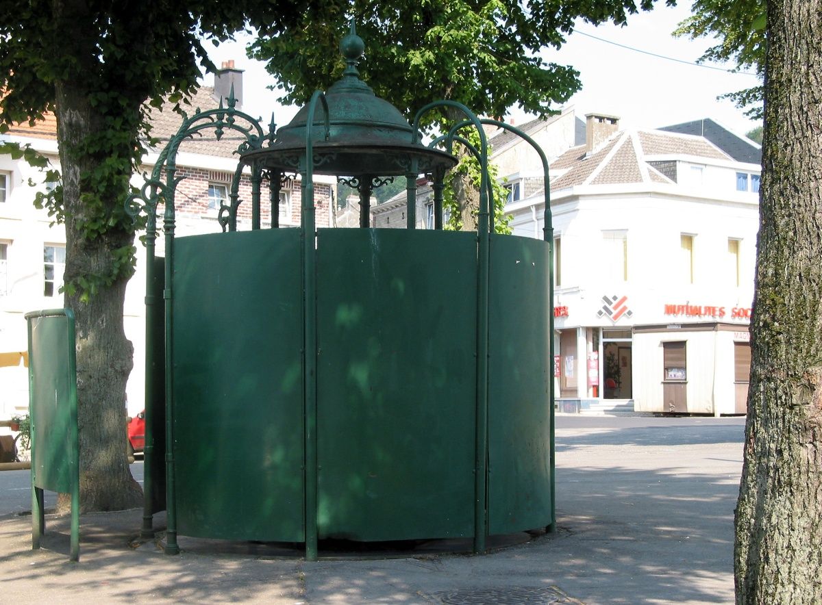 A kormány szerint nincs semmi közük a nyilvános WC-khez