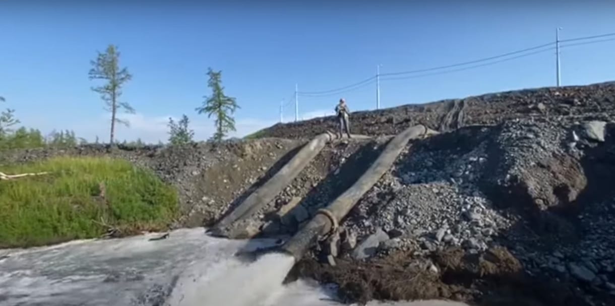 Nehézfémekkel szennyezett vizet pumpáltak a tundrába Norilszknál – videó