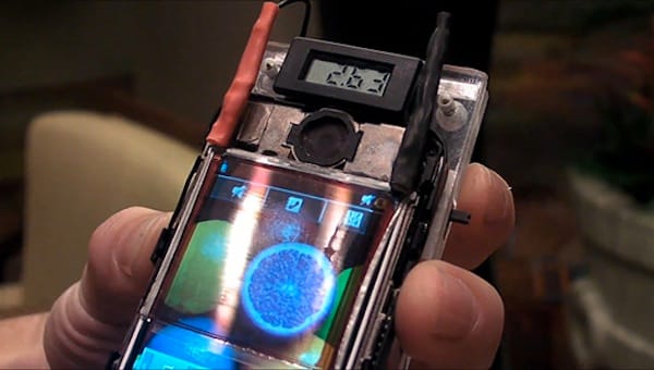 Függetlenedés az elektromos hálózattól: napelemfólia mobilokra