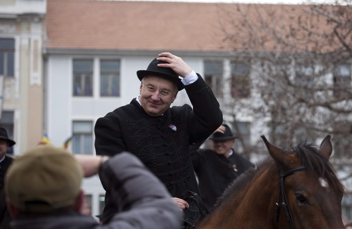 Megvan, ki képviseli Magyarországot Mandela búcsúztatásán