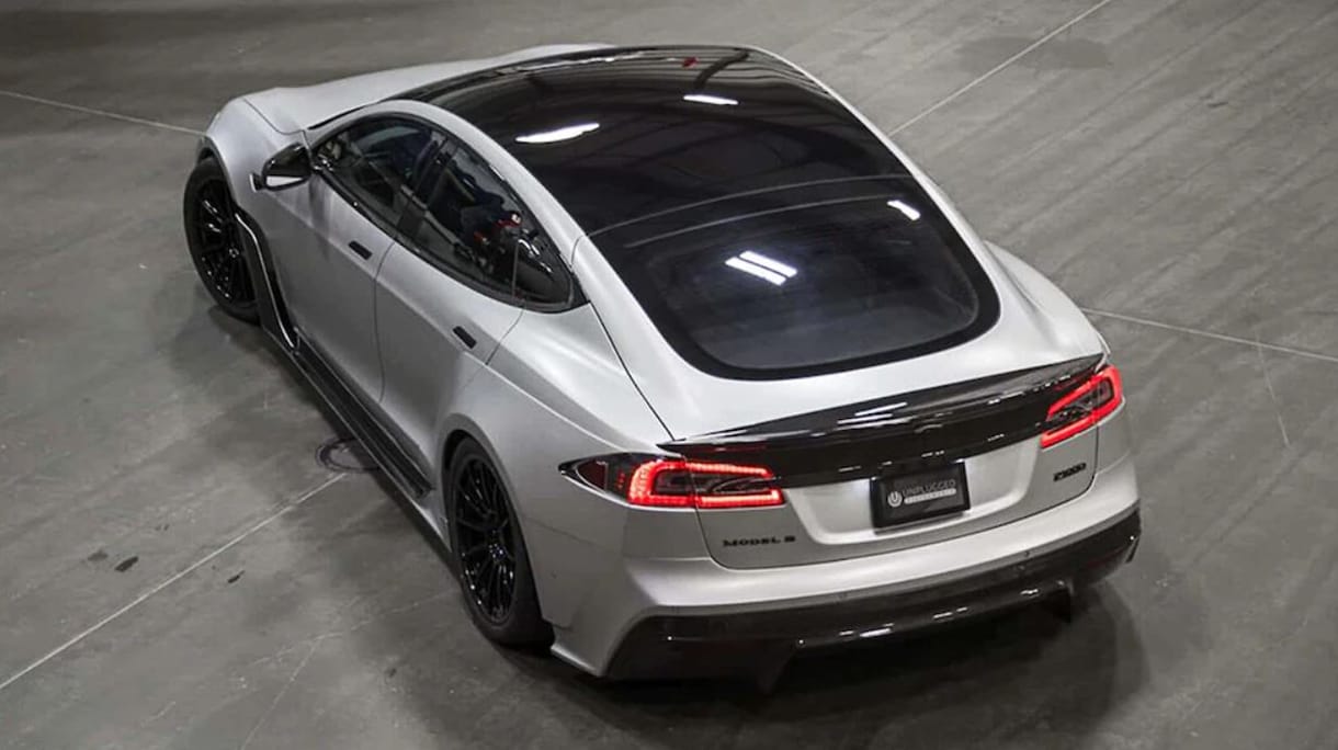 Egyébként sem olcsó a Tesla Model S Plaid, de van belőle 80 millió forintos is