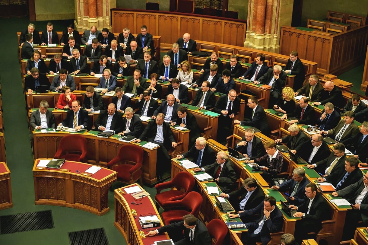 Az MNB-törvény vitája és a szavazás: 