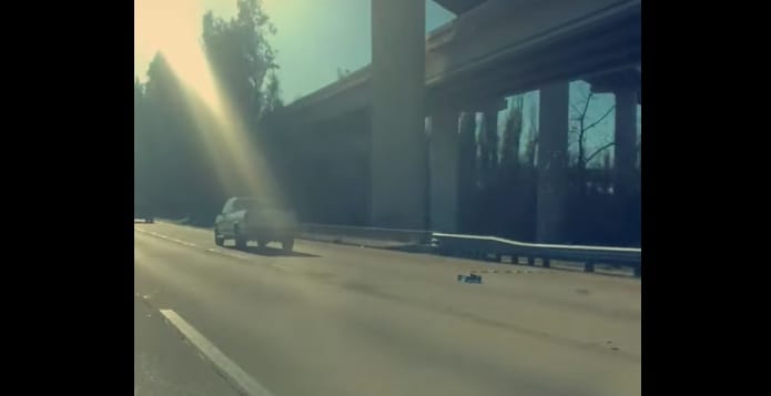 Sok járművel találkozni az autópályán, de ilyenre senki sem számít – videó