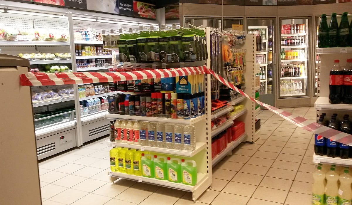 Seres: Übü király miatt zárva