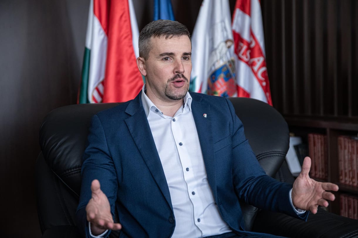 Jakab Péter közel 10 millió forintos büntetést kapott a ficsúrozásért