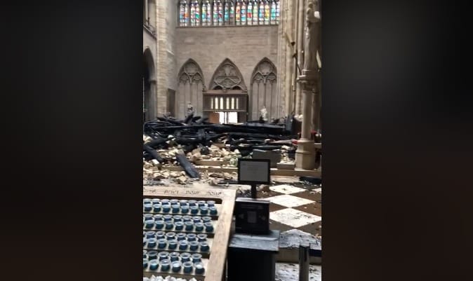 Szívszorító felvétel: így néz ki most belülről a Notre-Dame (videó)