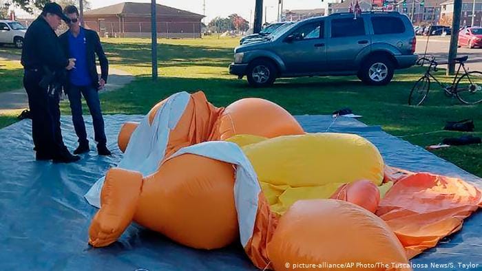 Leszúrták a világhírű Baby Trump óriáslufit