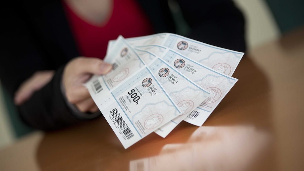 Úgy szórja a pénzt a kormány, mintha nem lenne holnap