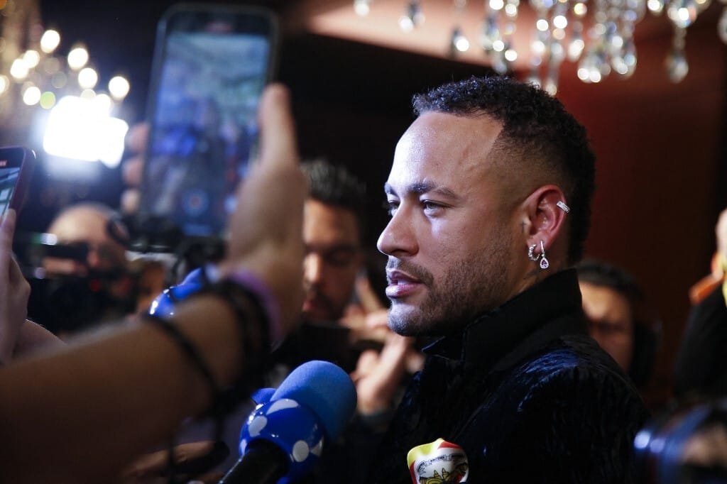 Egy év után visszatér Neymar