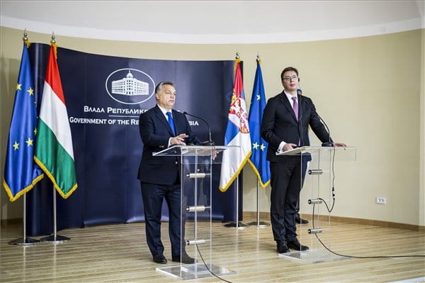 Orbán Szerbiában is migránsozott