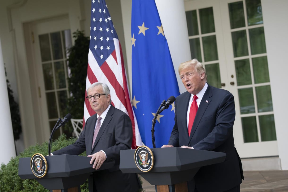Trump és Juncker találkozott: enyhülés jön a kereskedelmi háborúban?