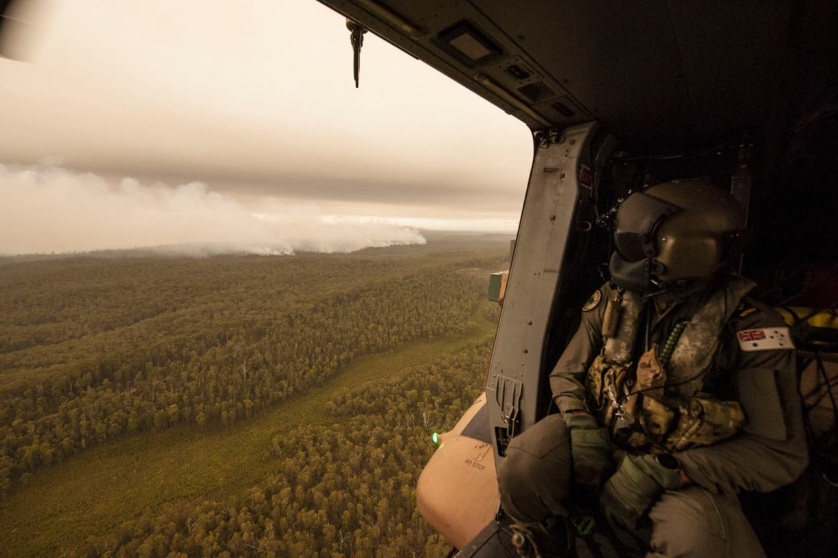 Oltásban segítő helikopter okozott újabb tüzet Ausztráliában