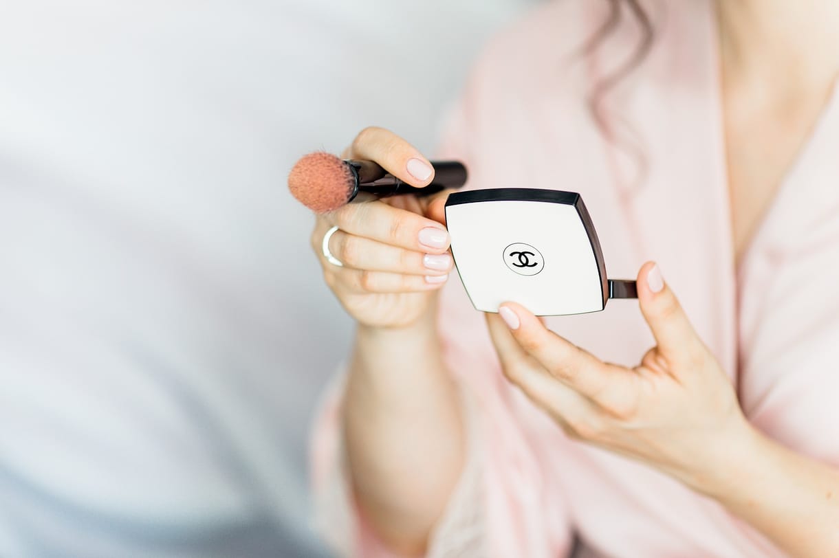 A Chanel bíróságon támadta meg a Huawei logóját, mert az szerintük túlságosan hasonlít az övékre