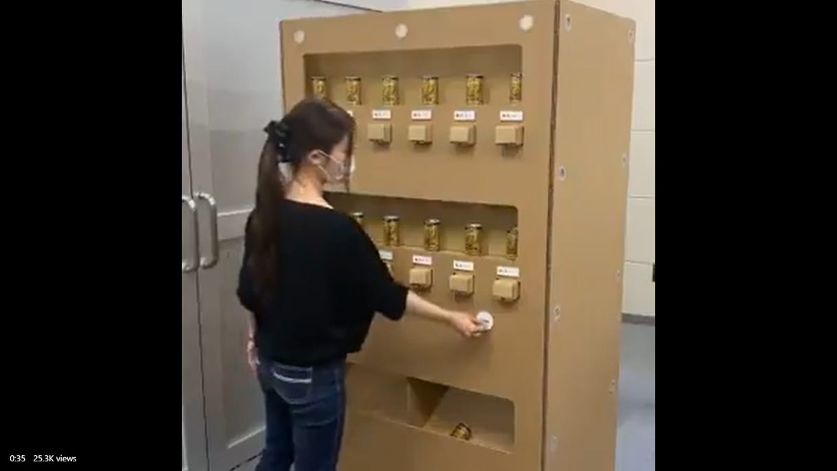 Japánban elkészült az első áram nélkül működő, papír italautomata