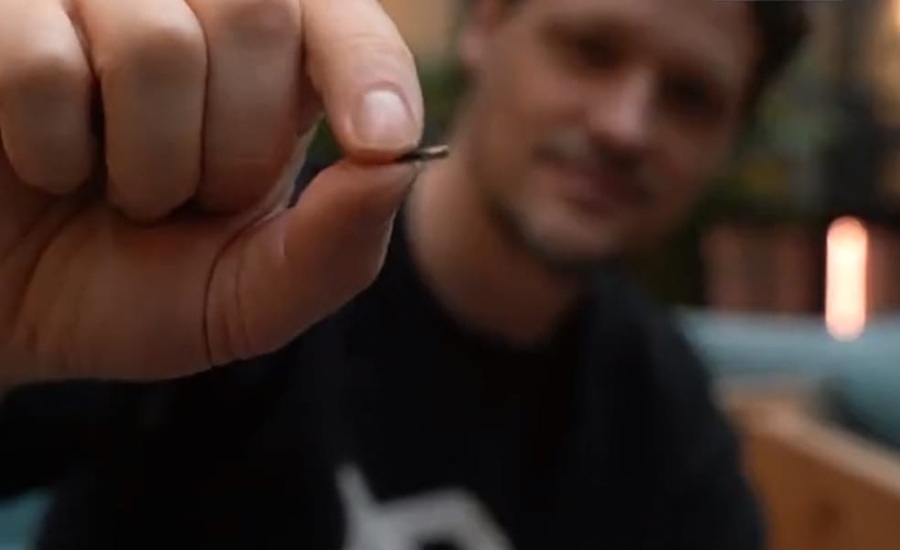 Ez a svéd cég tényleg chipet rak az oltott emberekbe, de jó okkal
