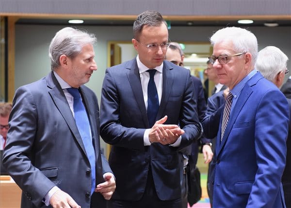 Veszélyes a magyar és az orosz politika egybeesése – figyelmeztet a lengyel külügyminiszter
