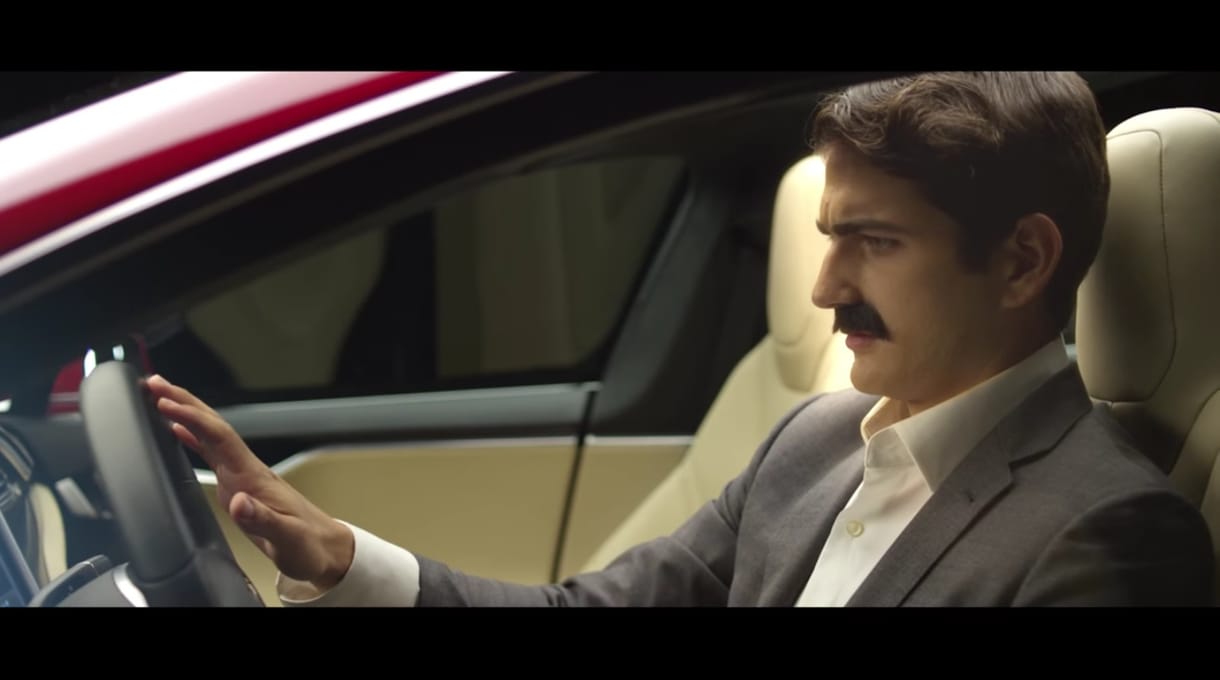 Ilyen lenne, ha Tesla vezetné a róla elnevezett autót – videó