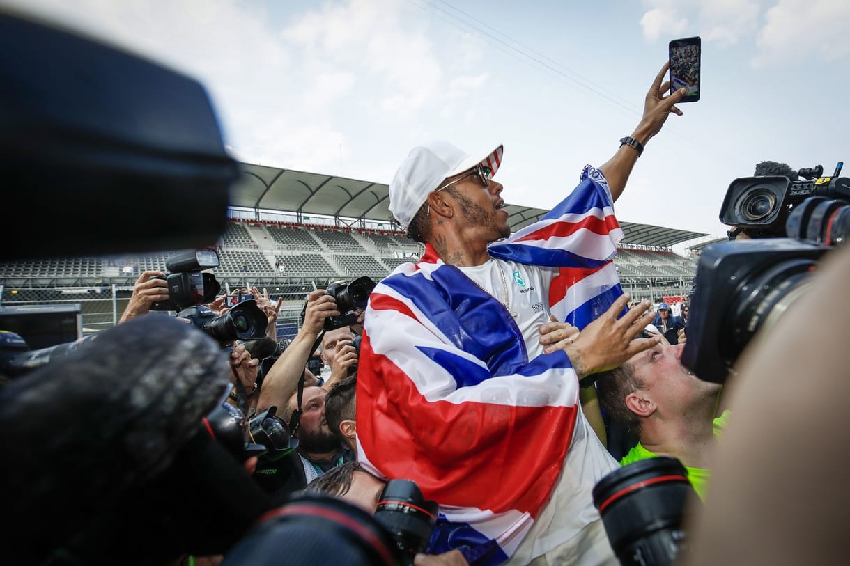 Mindenki megnyugodhat, Lewis Hamilton előkerült