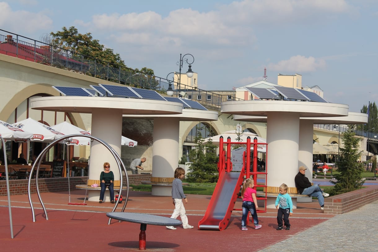 Itt a napelemes játszótér