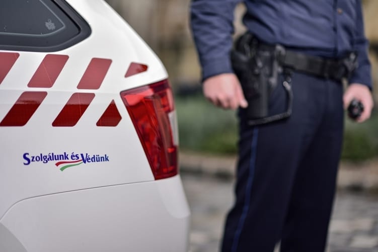 Kitörés napi verekedések: közösség elleni erőszak miatt jöhet vádemelés a Várfok utcában támadó szélsőjobbosok ellen